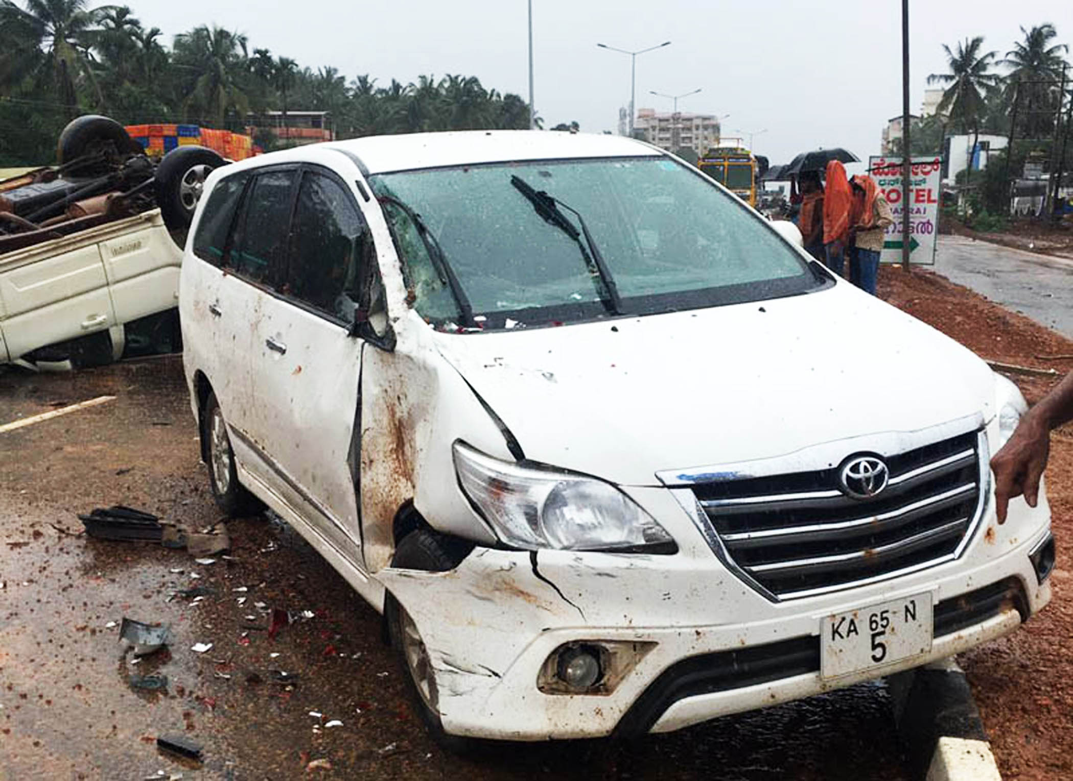 ಸೊರಕೆ ಕಾರು ಅಪಘಾತ: ಅಪಾಯದಿಂದ ಪಾರು